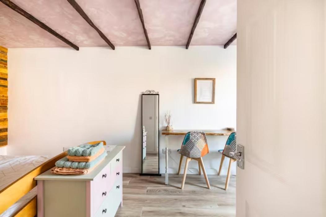Bedroom With Kitchenette, Private Bathroom And Parking Cardiff Zewnętrze zdjęcie