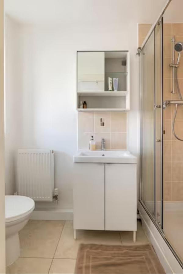 Bedroom With Kitchenette, Private Bathroom And Parking Cardiff Zewnętrze zdjęcie